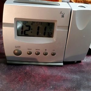 Haunted atomic alarm clock with projector